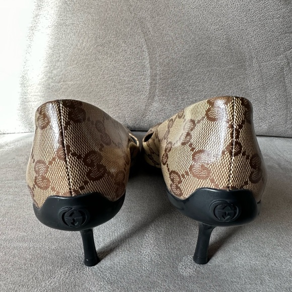 Authentic Gucci shoes Canvas - Picture 2 of 5